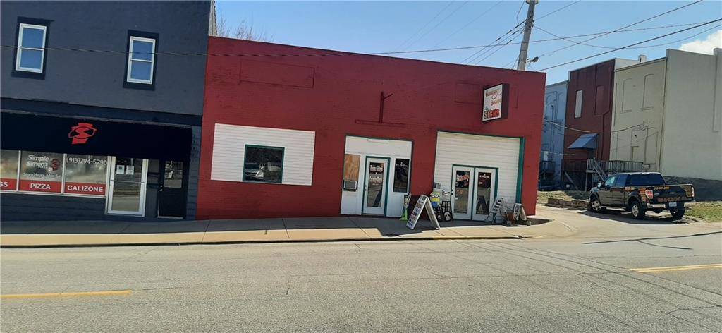 Paola, KS 66071,3 N Silver ST