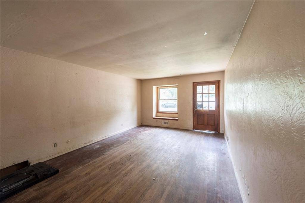 Independence, MO 64052,9523 E 13th ST