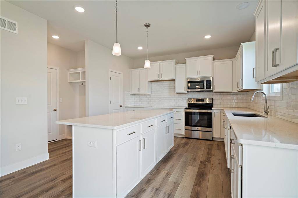 Blue Springs, MO 64014,401 SW Redbud CT