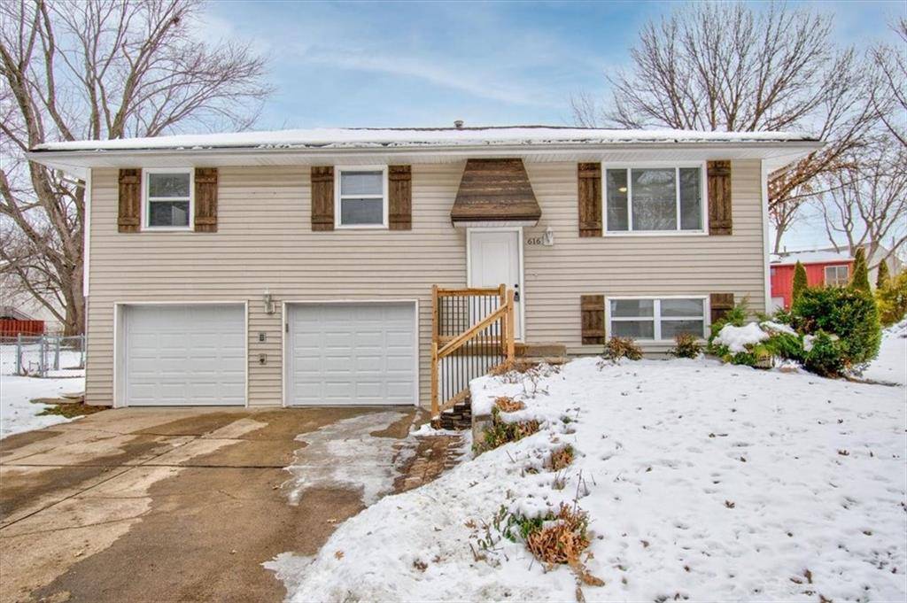 Blue Springs, MO 64014,616 NE Sunnybrook DR
