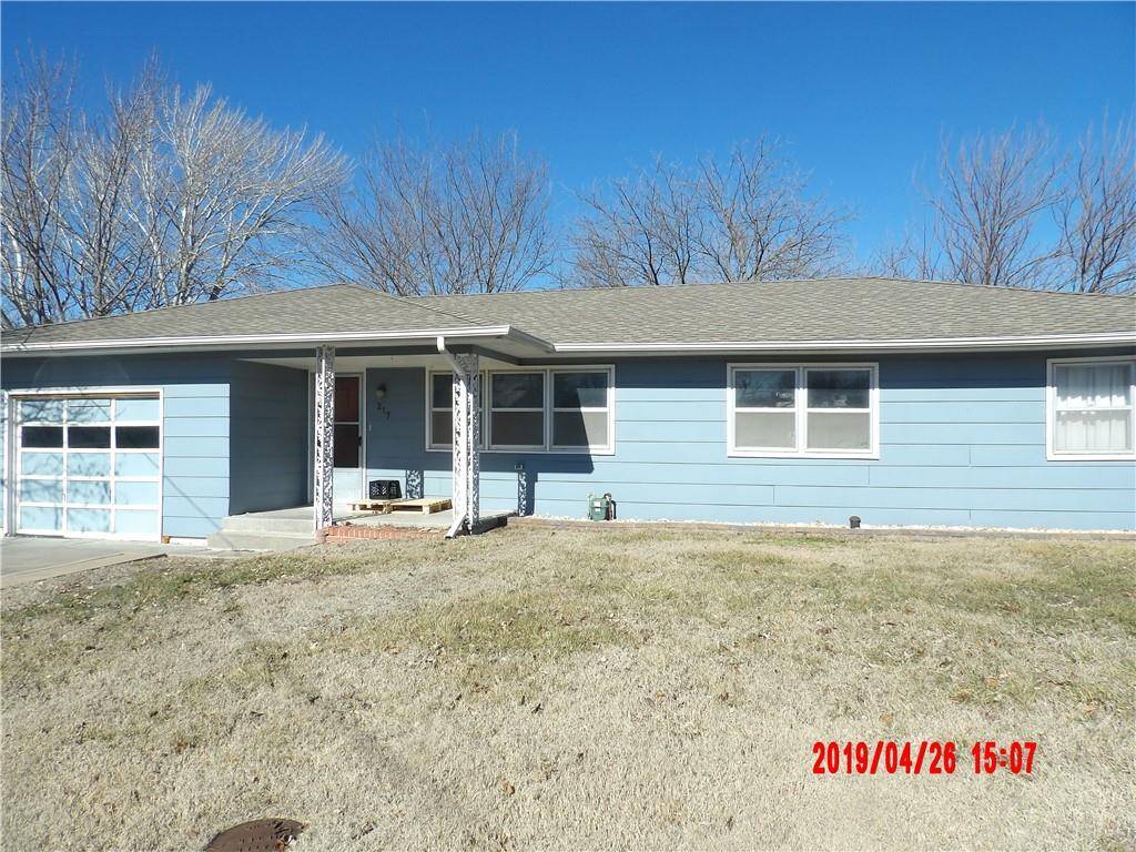 Garnett, KS 66032,217 W Warren AVE
