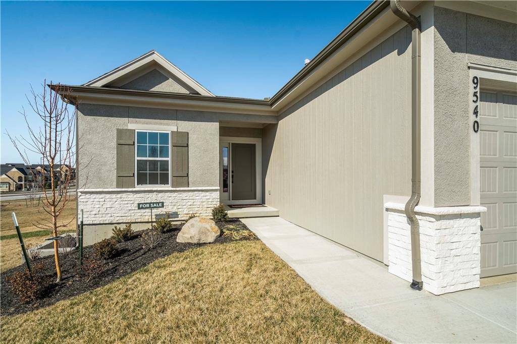 Lenexa, KS 66227,9540 Shady Bend RD