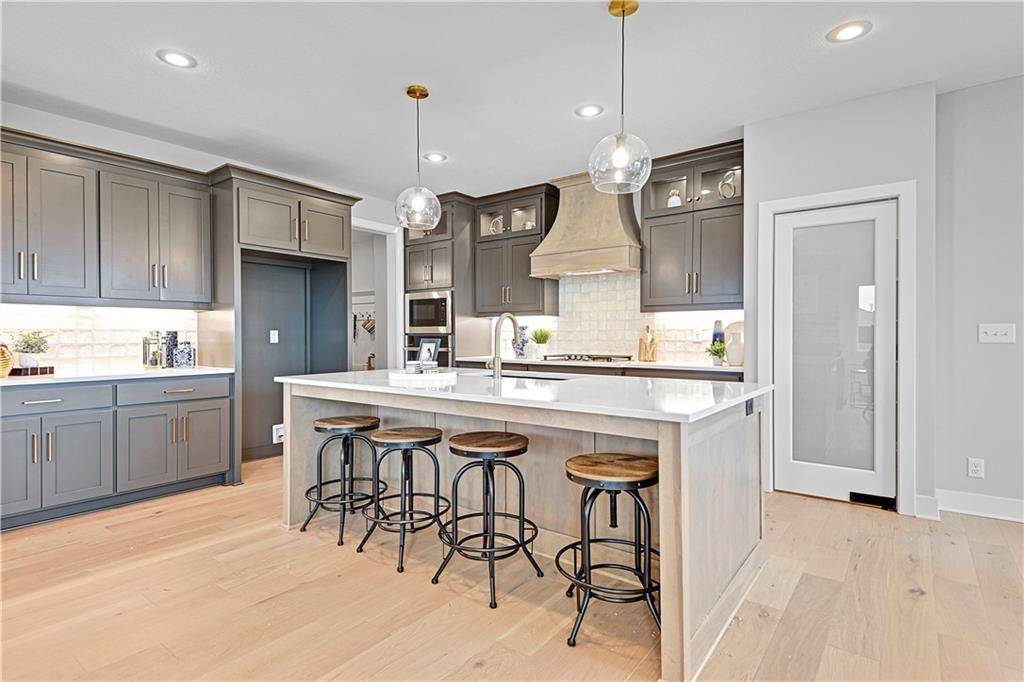 Overland Park, KS 66221,17421 Gillette ST