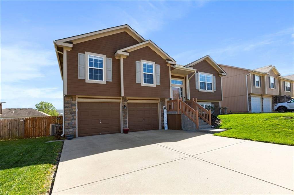 Grain Valley, MO 64029,1501 NW Hilltop LN