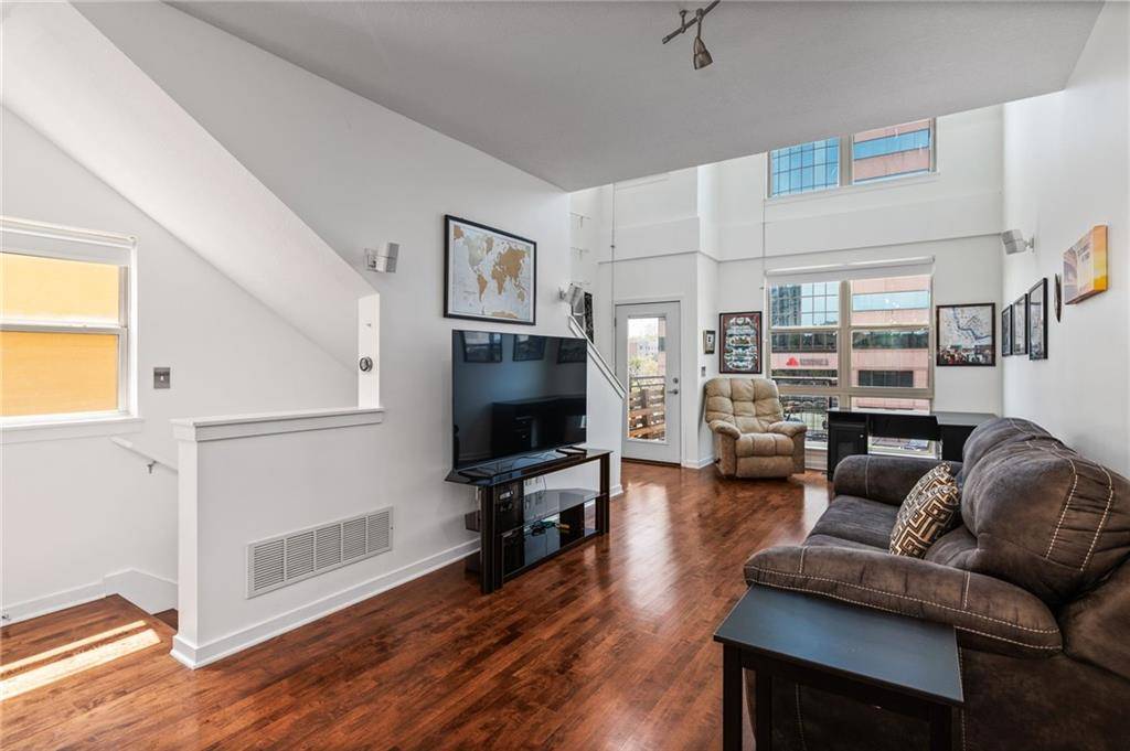 Kansas City, MO 64111,4557 Madison AVE