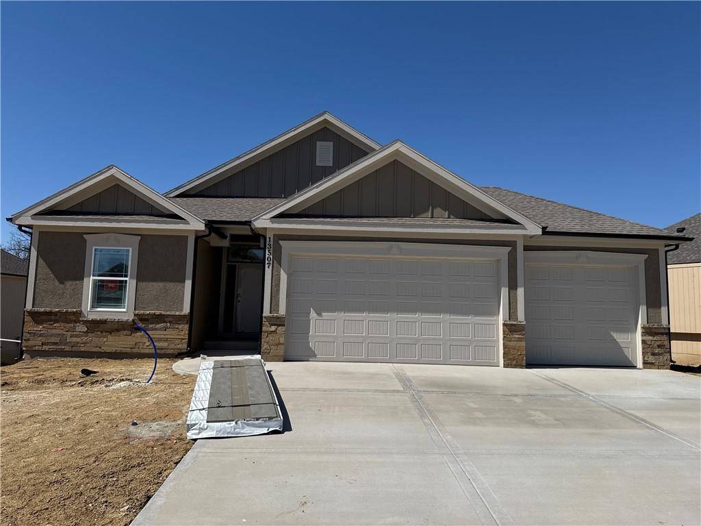 Parkville, MO 64152,13507 Terrace Park DR