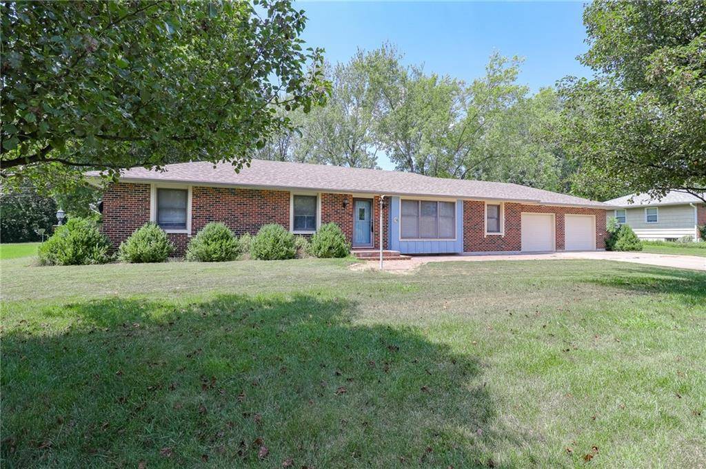 Warrensburg, MO 64093,242 SE 131 RD