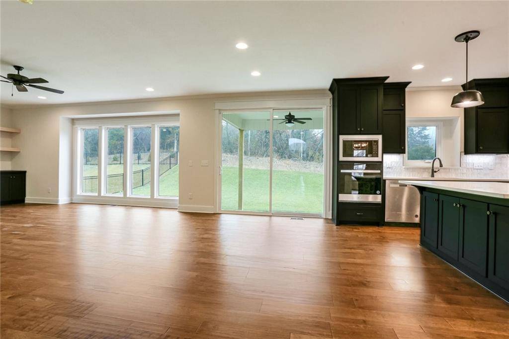 Parkville, MO 64152,7065 NW Forest Lakes DR