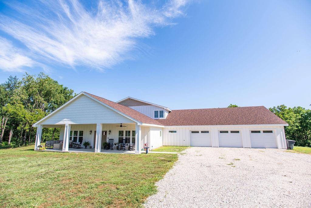 Warrensburg, MO 64093,15 SW 300 RD