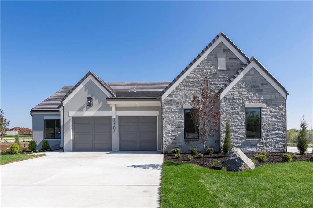 Leawood, KS 66224,13709 Pembroke LN