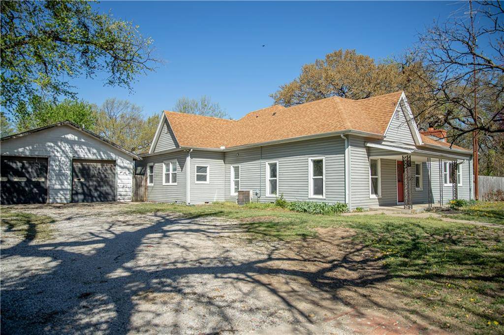 Caney, KS 67333,619 N WOOD ST