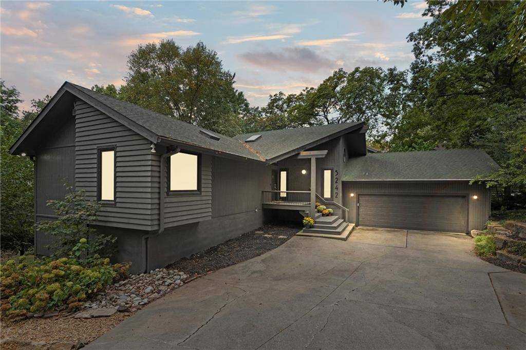 Parkville, MO 64152,5242 NW Bluff DR