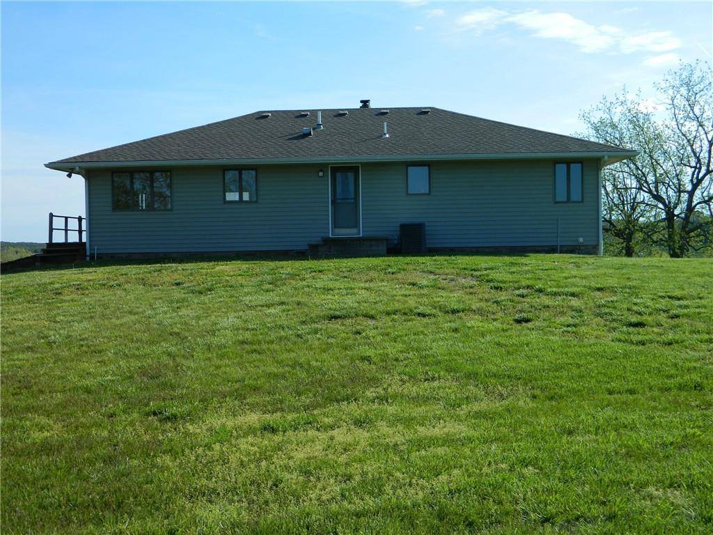 Everton, MO 65646,8 Robin Wood LN