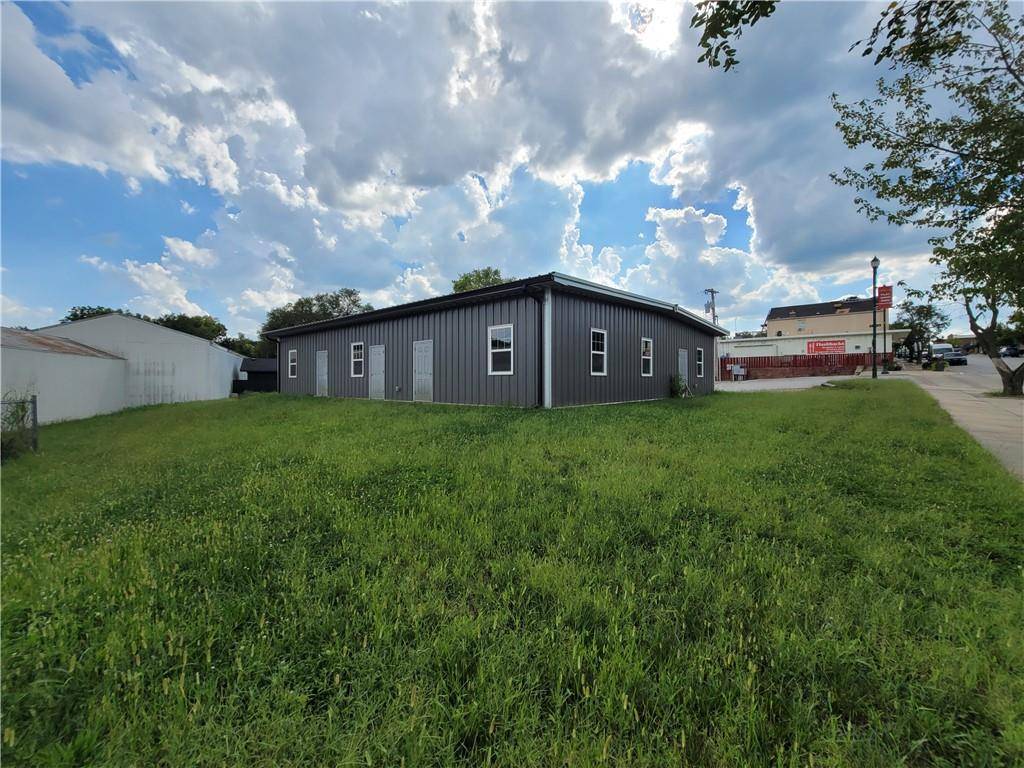 Tonganoxie, KS 66086,704 E 4th ST