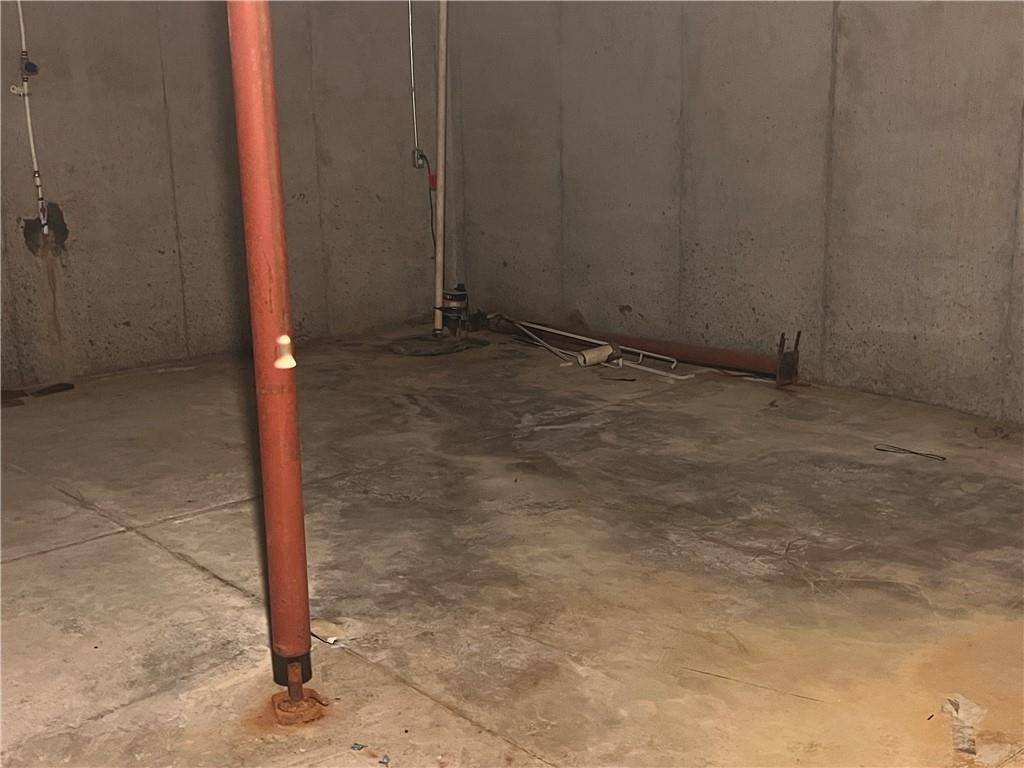Rich Hill, MO 64779,109 W Pine ST