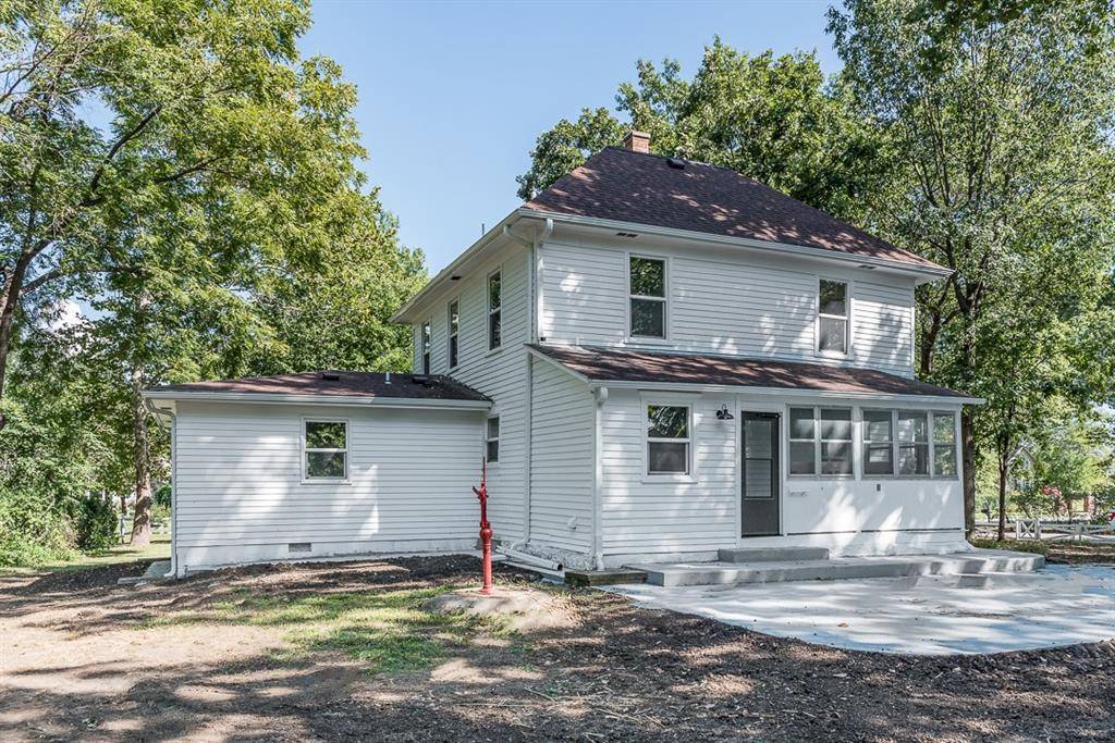 Tonganoxie, KS 66086,824 Pleasant ST