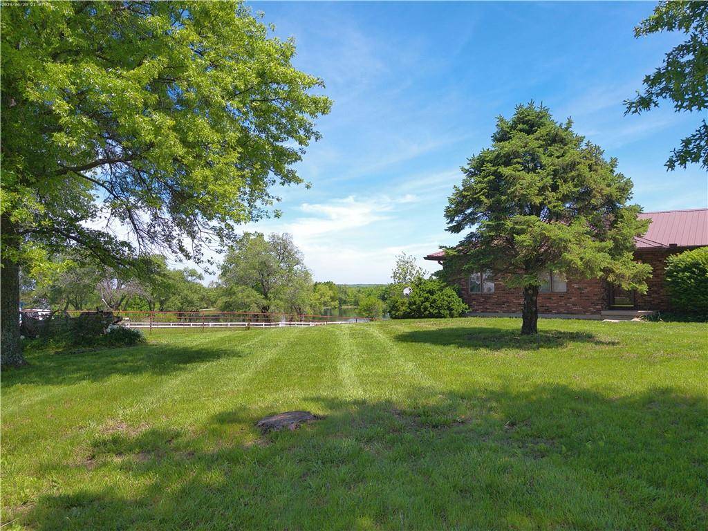 Paola, KS 66071,27061 Willow DR
