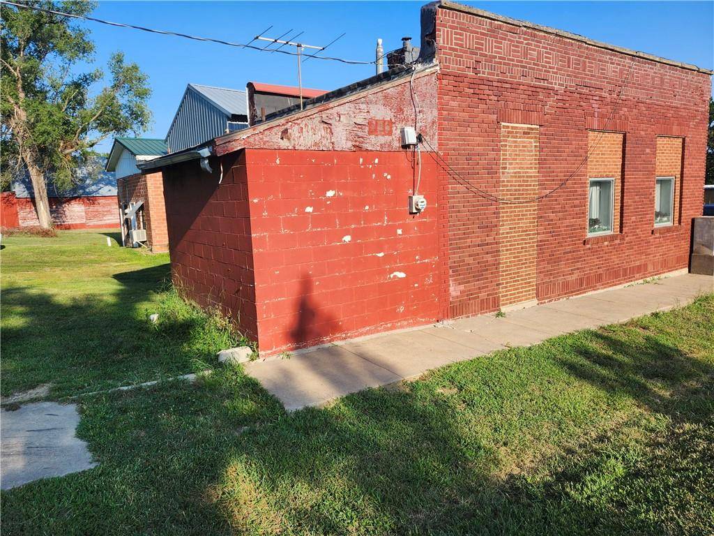Centerville, KS 66014,202 E Market ST