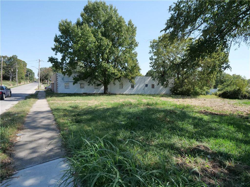 Independence, MO 64050,225 E College ST