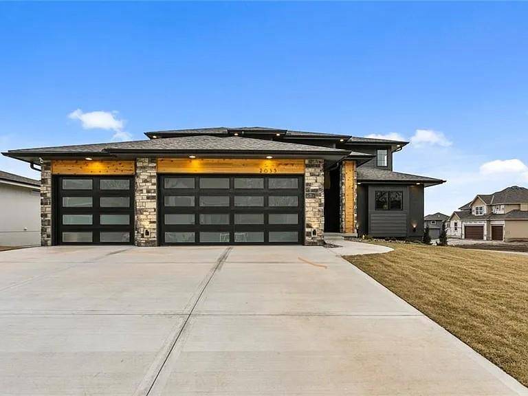 Shawnee, KS 66220,8000 Round Prairie ST