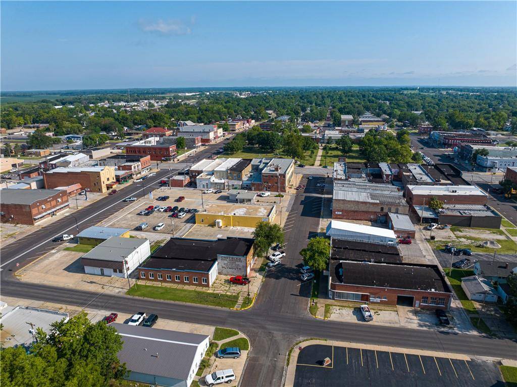 Iola, KS 66749,220 South ST