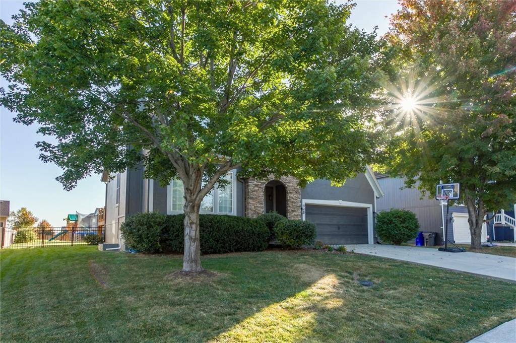 Olathe, KS 66061,910 Canyon DR