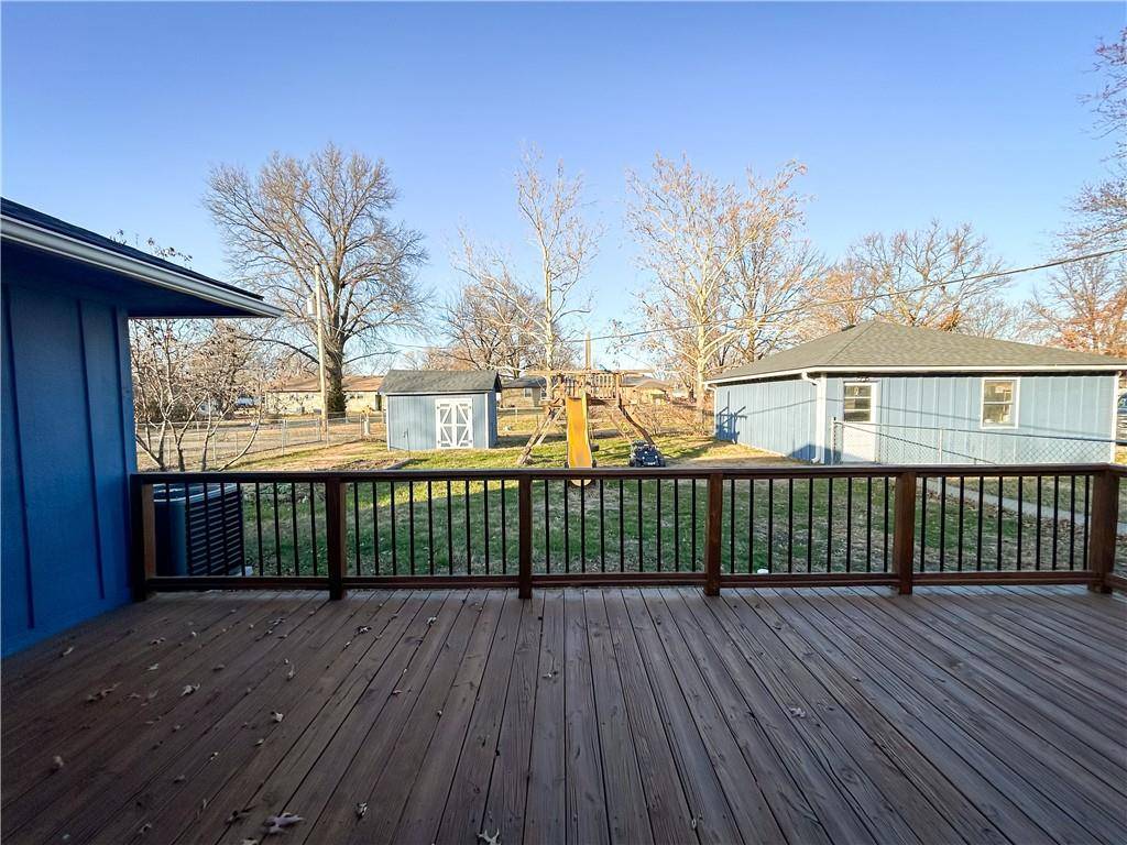 Lacygne, KS 66040,818 Sycamore ST