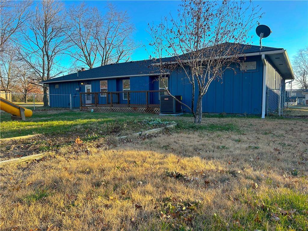 Lacygne, KS 66040,818 Sycamore ST