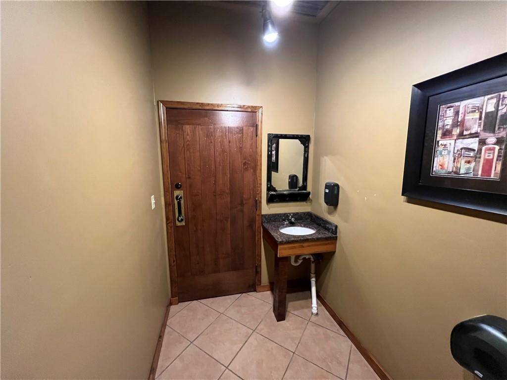 Pawhuska, OK 74056,125 E Main ST