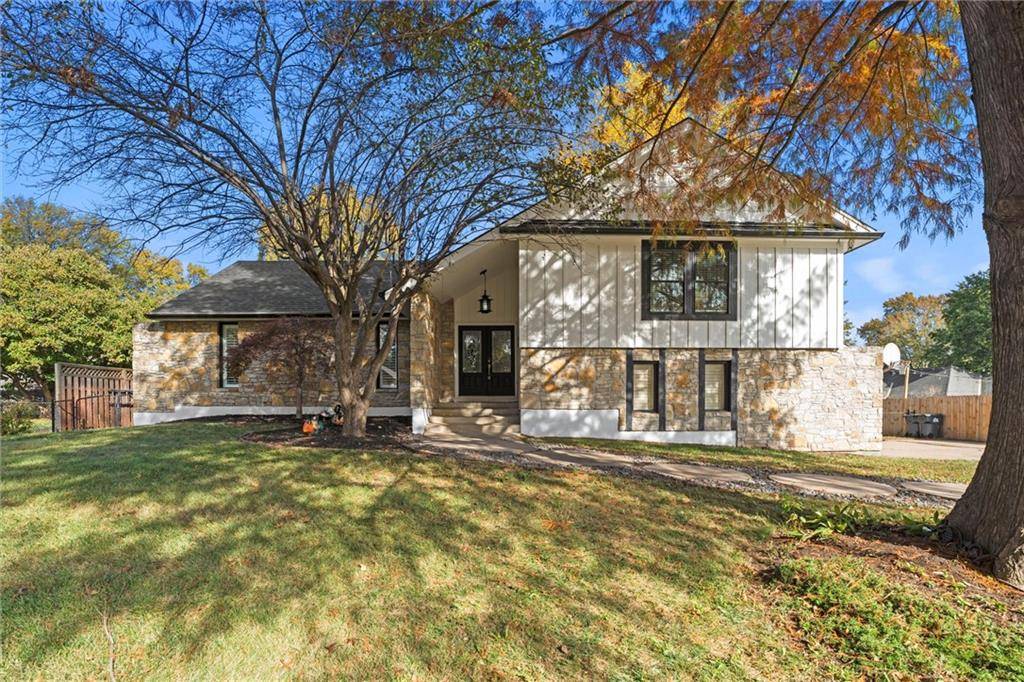 Blue Springs, MO 64014,409 NW Locust DR