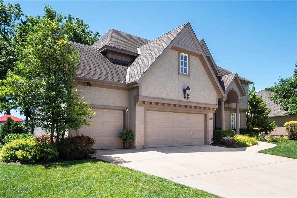 Leawood, KS 66224,4517 Iron Horse DR