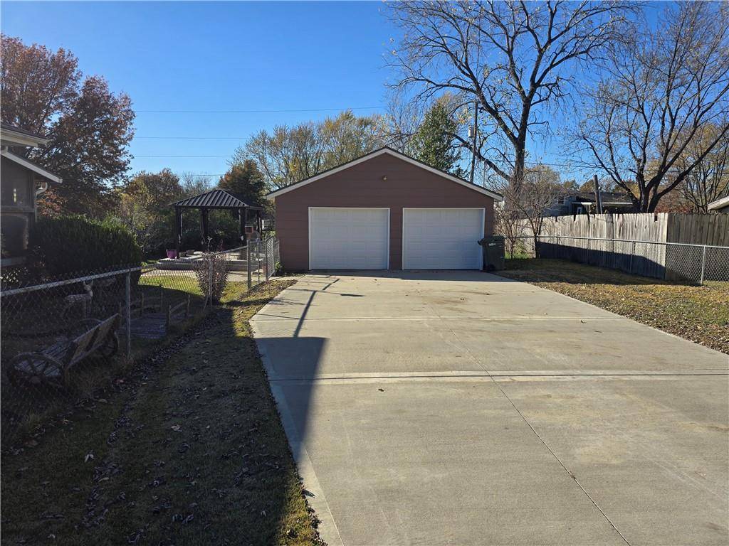 Raymore, MO 64083,304 S Lyne AVE