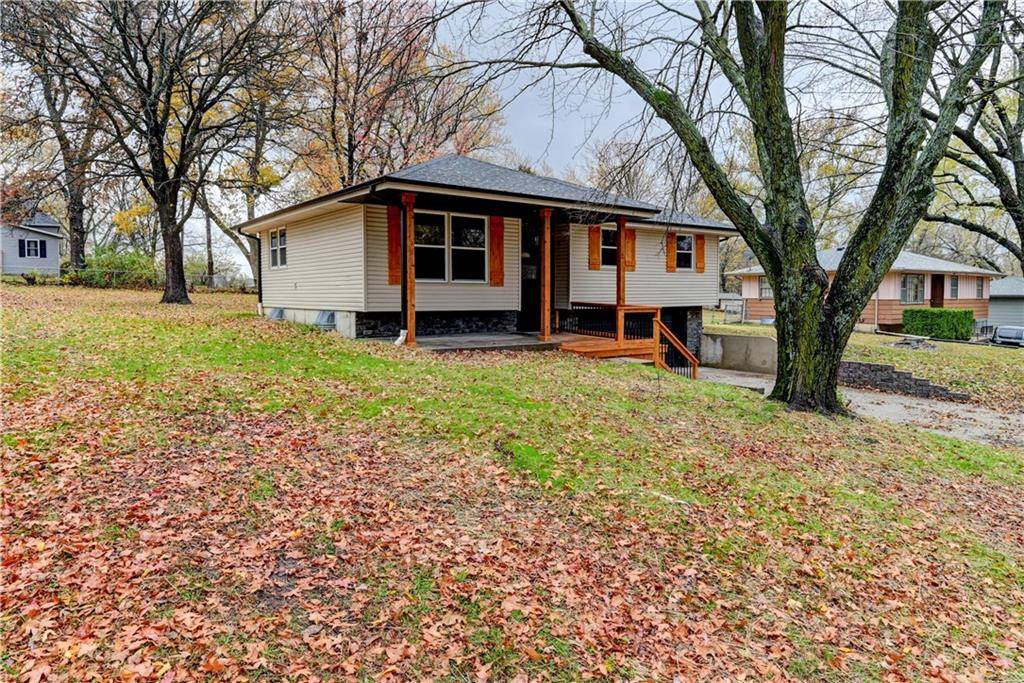 Gower, MO 64454,303 Matthews LN