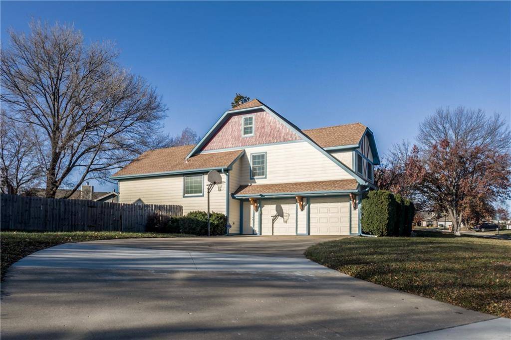 Lawrence, KS 66047,4313 Wimbledon DR