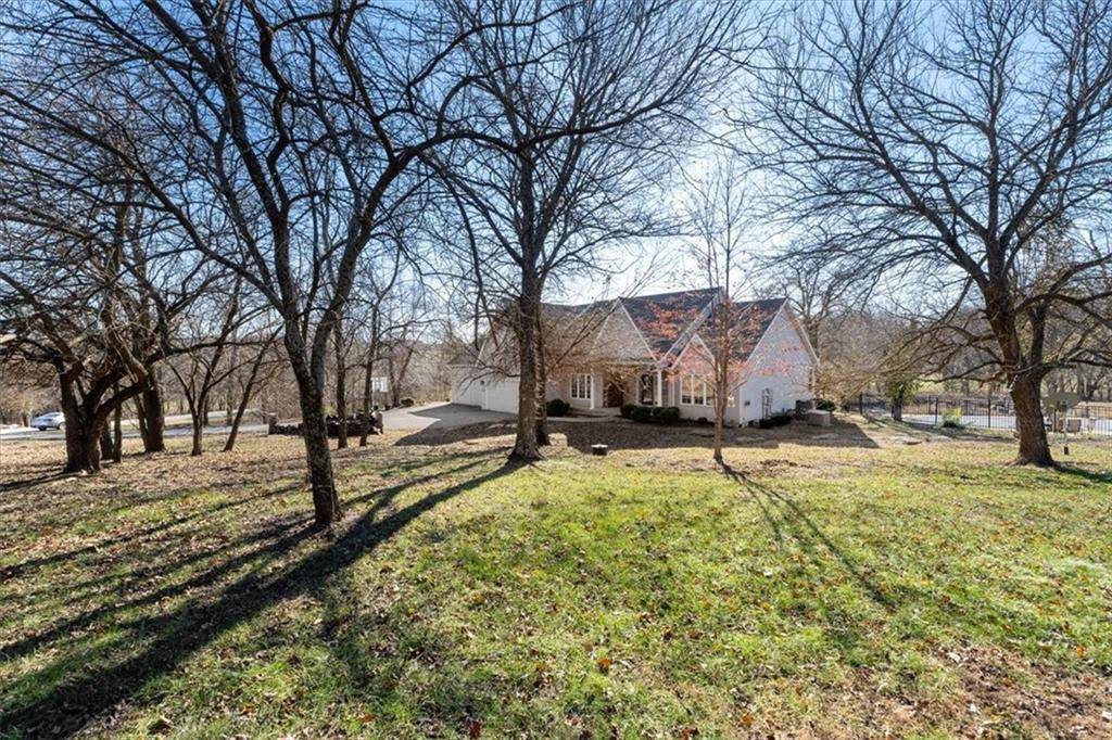 Paola, KS 66071,28098 Overbrook RD