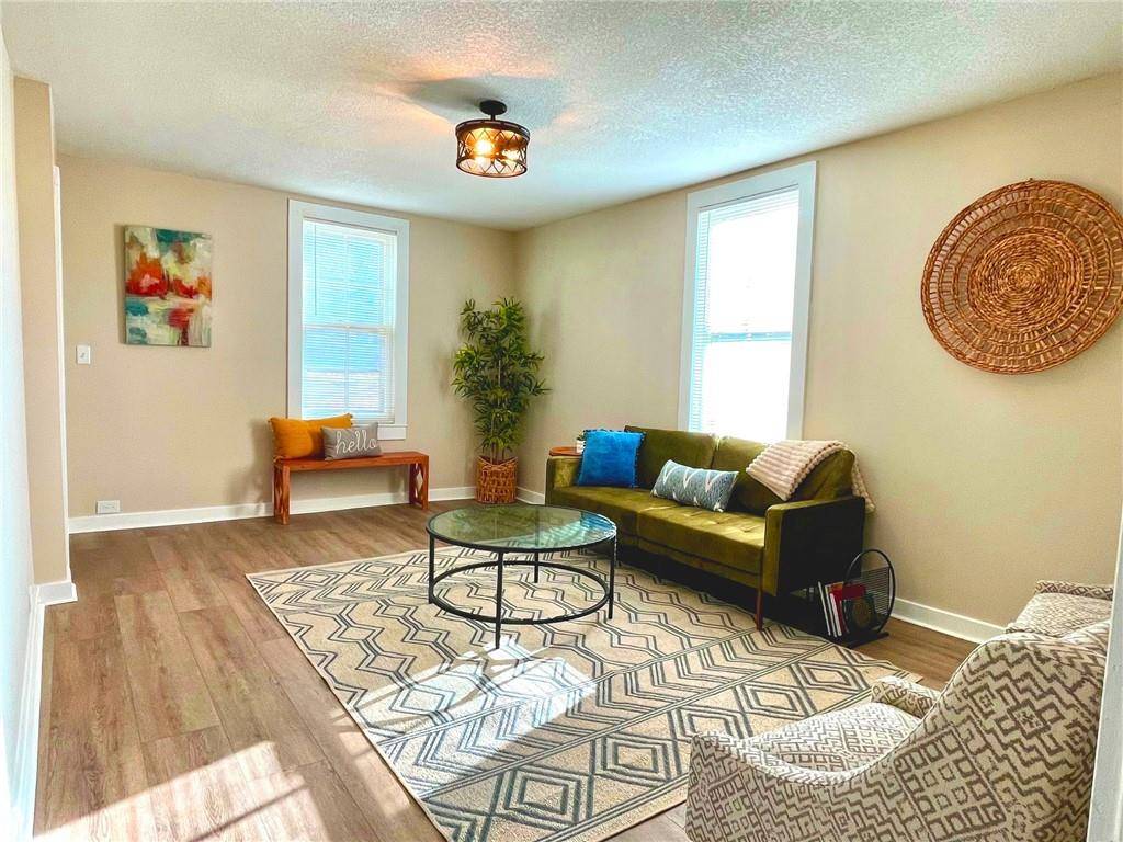 Eudora, KS 66025,809 Elm ST