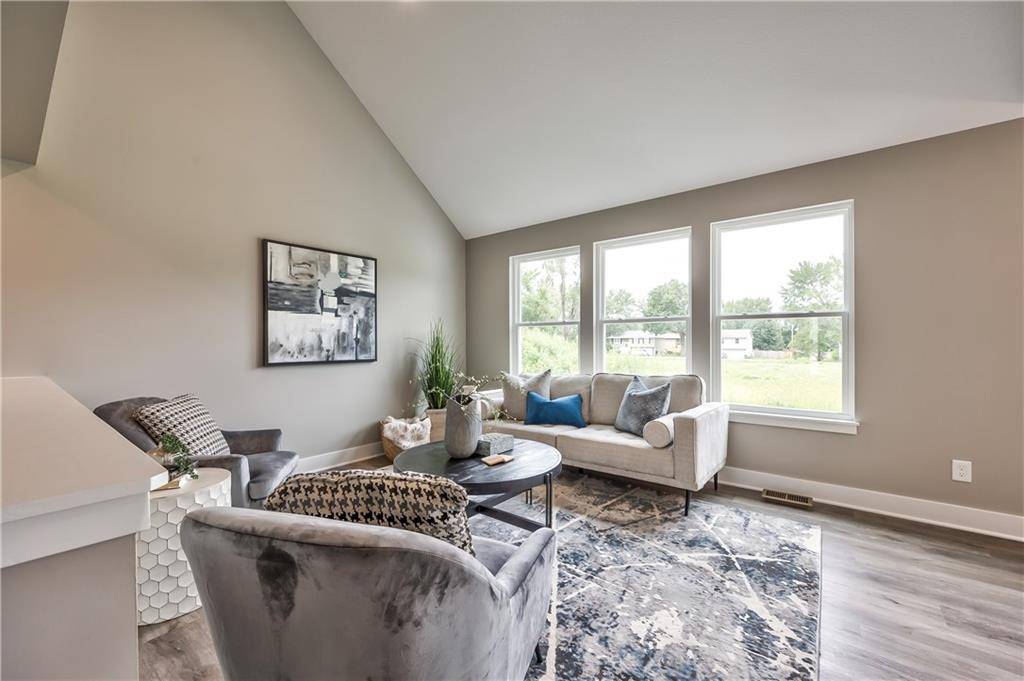 Spring Hill, KS 66083,507 W Smith ST