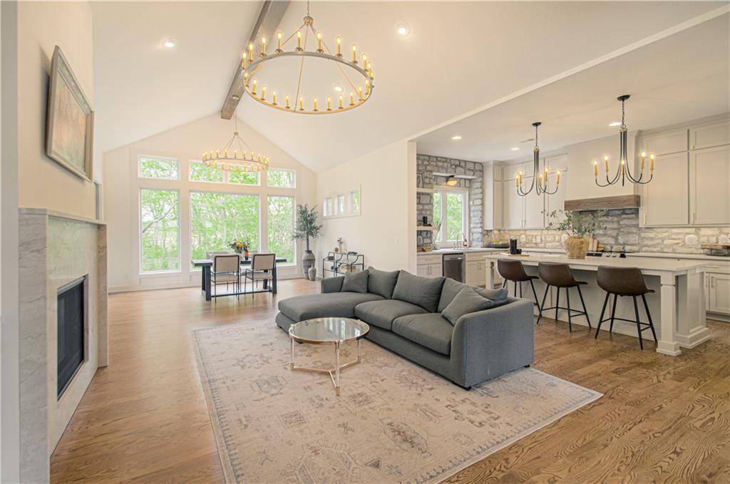 Riverside, MO 64150,2150 NW Scenic View DR
