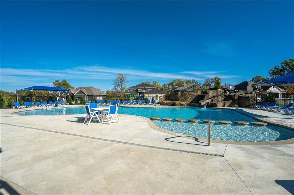 Lee's Summit, MO 64081,373 NW Patch CT