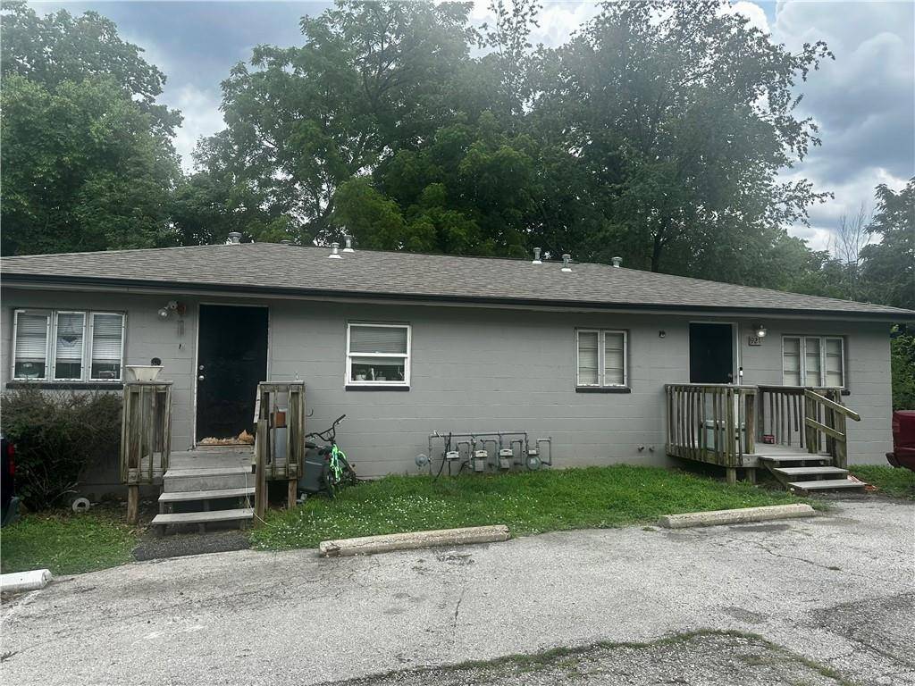 Independence, MO 64050,921 N Dickinson RD