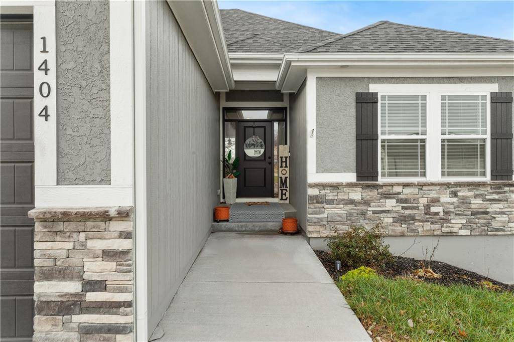 Grain Valley, MO 64029,1404 SW Cross Creek DR
