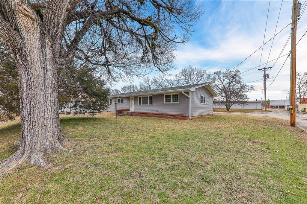 Caney, KS 67333,106 N Wood ST