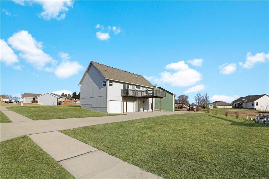 Warrensburg, MO 64093,442 Redbud CT