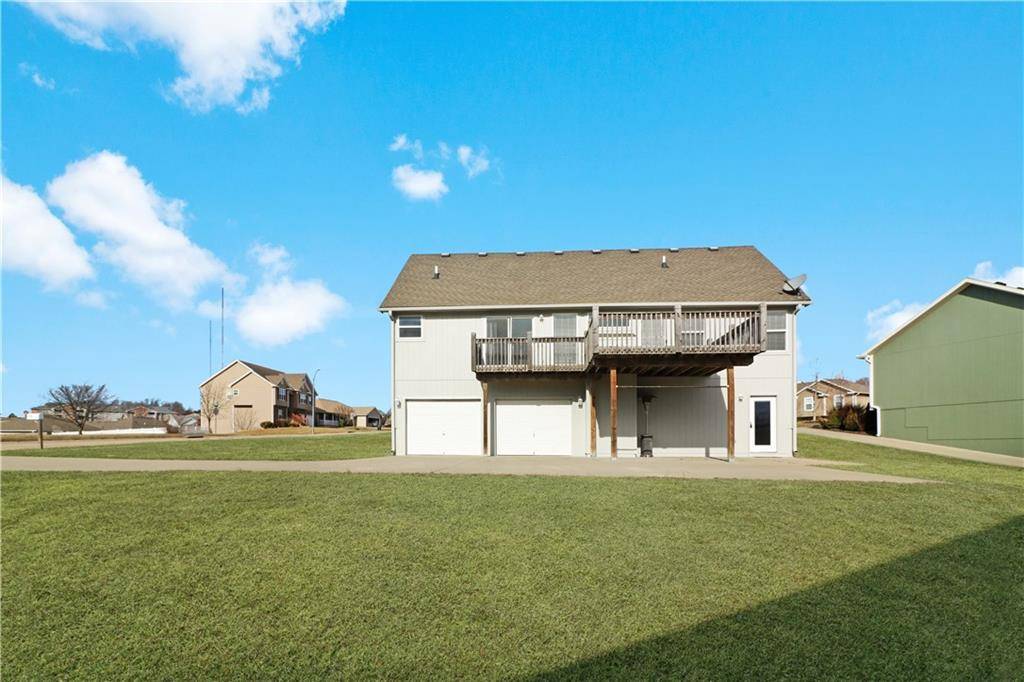 Warrensburg, MO 64093,442 Redbud CT