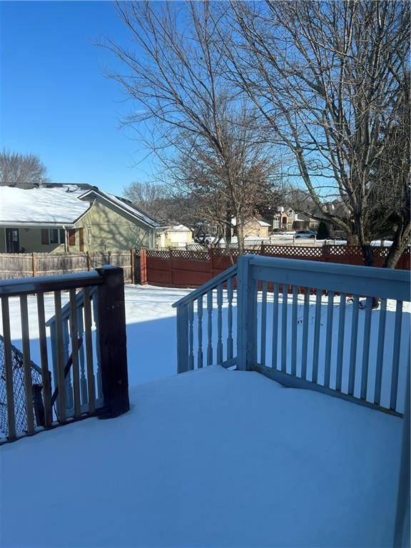 Paola, KS 66071,216 Crestview DR