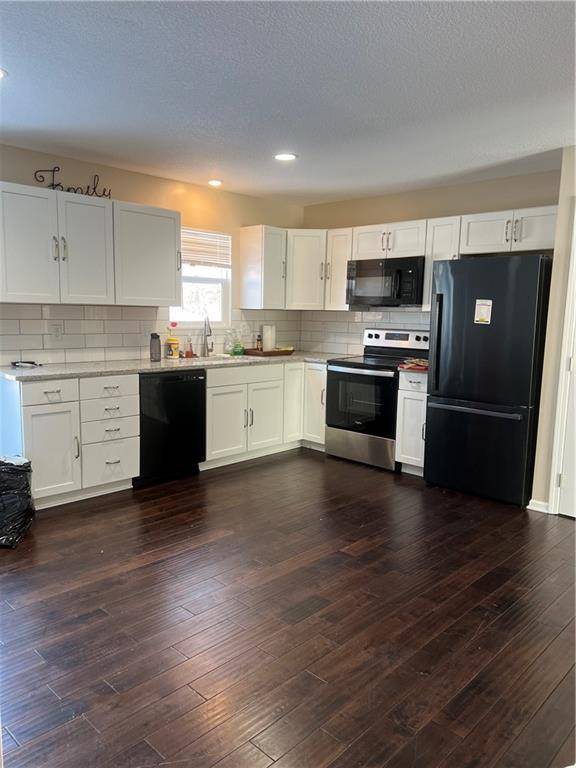 Paola, KS 66071,216 Crestview DR