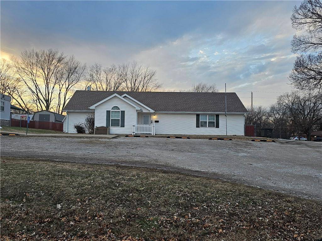 El Dorado Springs, MO 64744,210 E Fields BLVD