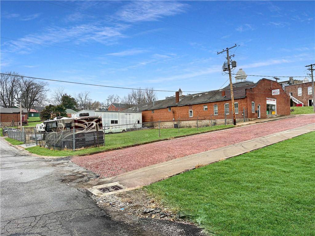 Lexington, MO 64067,211 S 11 th ST