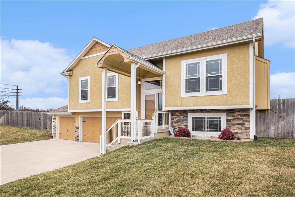 Oak Grove, MO 64075,1014 SW Whitetail DR