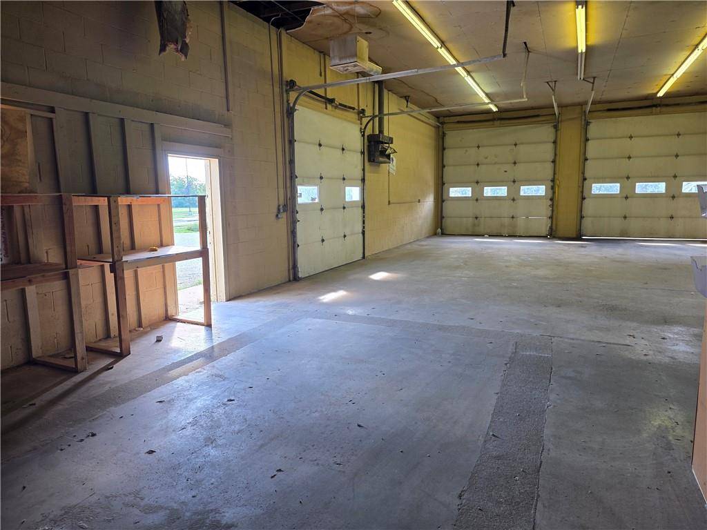 Louisburg, KS 66053,704 S Metcalf RD